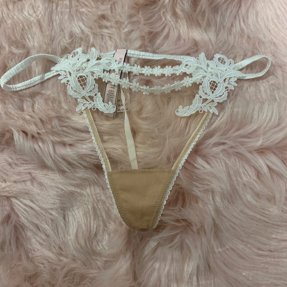 Victoria's Secret Mesh & Floral Embroidery V-String Thong -NWT